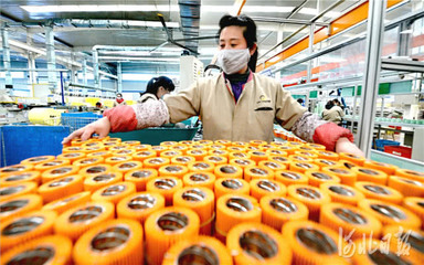 光影助力复工忙——河北深州摄影服务小分队进企业暖人心
